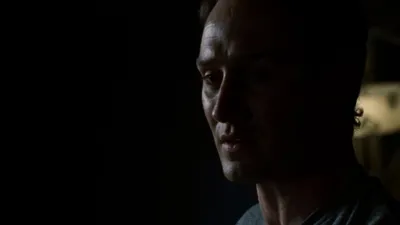 Karanlığın İçinden izle